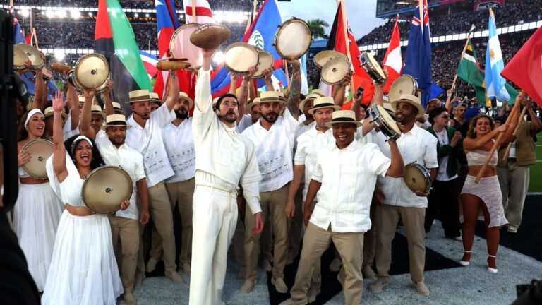 bad Bunny’s performance at the apple music super bowl lx halftime show (1)