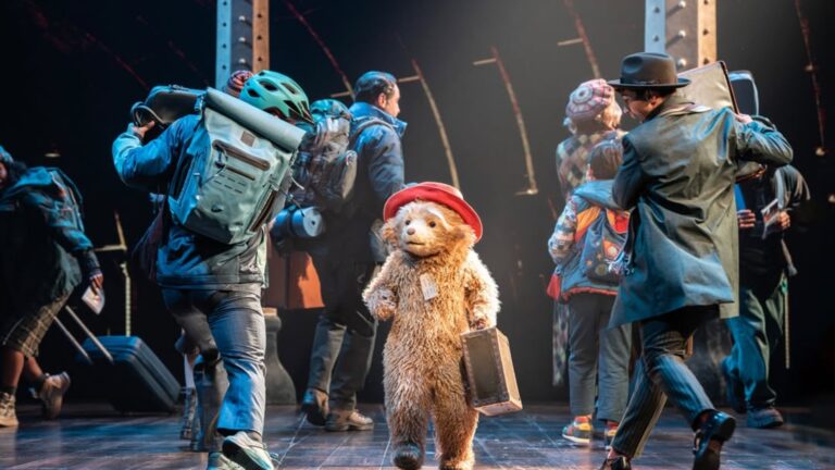 Rachel Zegler, Paapa Essiedu Win Olivier Awards, But Paddington The Musical Breaks Records padington the musical