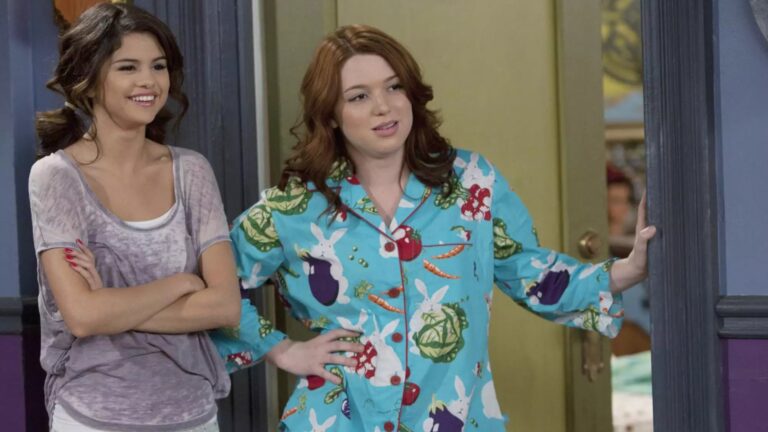 selena gomez and jennifer stone in wizards of waverly place (1)